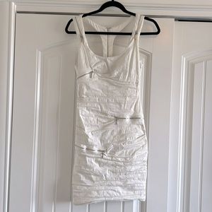 Nicole Miller white zip crinkle razorback, size 4 dress